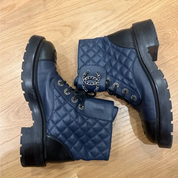 CHANEL Dark Blue and Black Quilted Leather Lace Up Boots - Picture 5 of 9